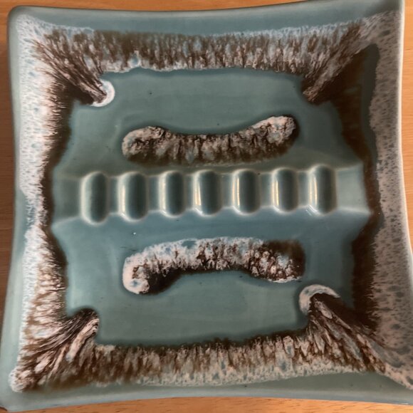 Vintage Mid-Century Modern Ceramic Ashtray With Textured Glaze - Picture 2 of 9